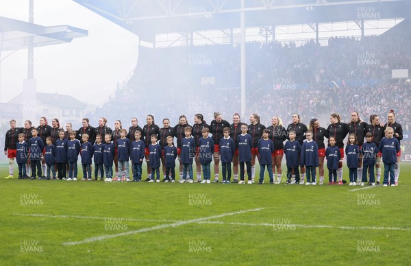 120425 - France v Wales, Guinness Women’s Six Nations 2025 - The Wales team lineup for the anthems