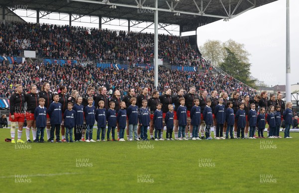 120425 - France v Wales, Guinness Women’s Six Nations 2025 - The Wales team lineup for the anthems