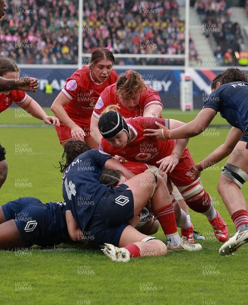120425 - France v Wales, Guinness Women’s Six Nations 2025 - Gwen Crabb of Wales powers over to score then second try