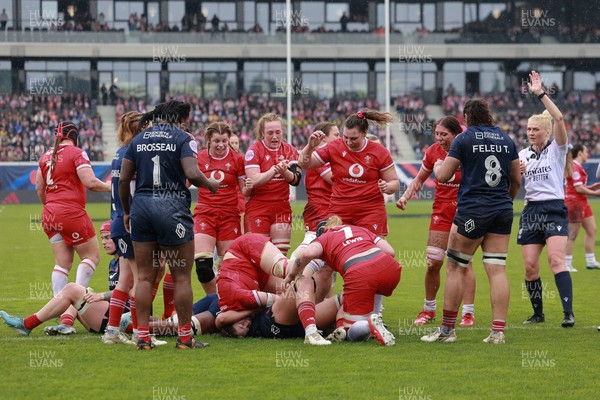 120425 - France v Wales, Guinness Women’s Six Nations 2025 - Gwen Crabb of Wales powers over to score then second try