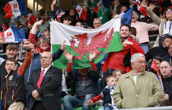 120425 - France v Wales, Guinness Women’s Six Nations 2025 - Wales fans at half time
