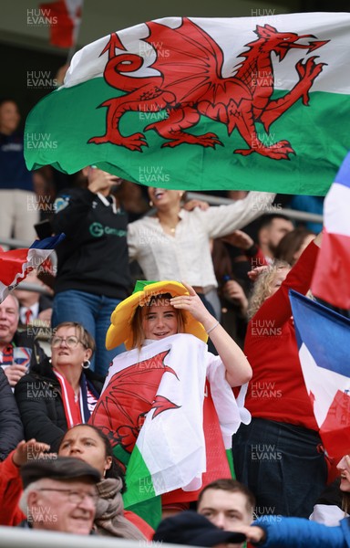 120425 - France v Wales, Guinness Women’s Six Nations 2025 - Wales fans at half time