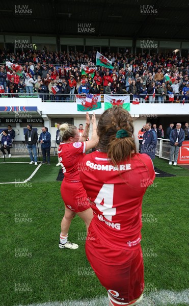 120425 - France v Wales, Guinness Women’s Six Nations 2025 - Abbie Fleming of Wales and Kelsey Jones of Wales applaud the fans at the end of the match