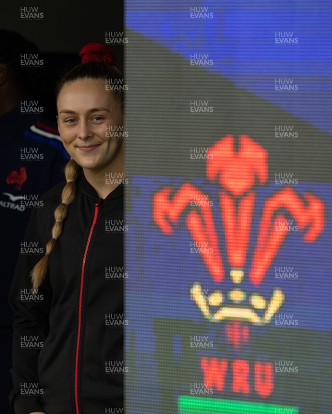 120425 - France v Wales, Guinness Women’s Six Nations 2025 -Wales Captain Hannah Jones waits to walk out for the match