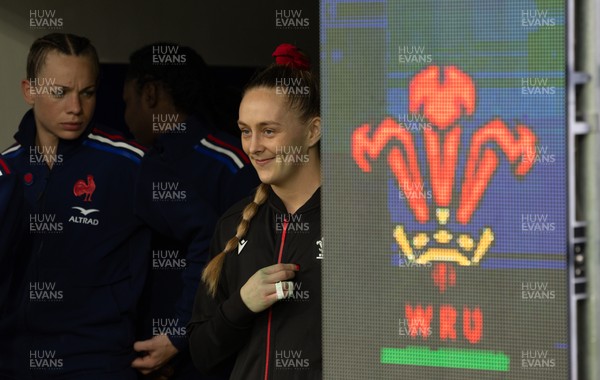 120425 - France v Wales, Guinness Women’s Six Nations 2025 -Wales Captain Hannah Jones waits to walk out for the match