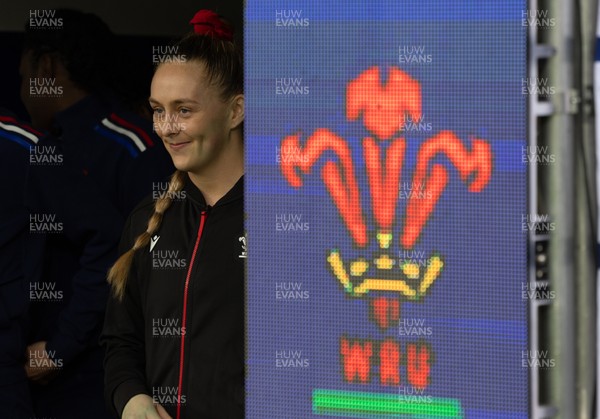 120425 - France v Wales, Guinness Women’s Six Nations 2025 -Wales Captain Hannah Jones waits to walk out for the match