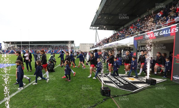 120425 - France v Wales, Guinness Women’s Six Nations 2025 - The Wales team walk out at the start of the match