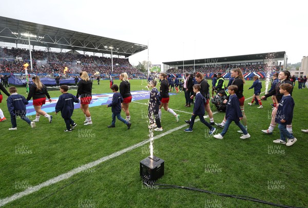 120425 - France v Wales, Guinness Women’s Six Nations 2025 - The Wales team walk out at the start of the match