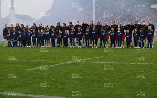 120425 - France v Wales, Guinness Women’s Six Nations 2025 -The Wales team line up for the anthem