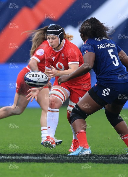 120425 - France v Wales, Guinness Women’s Six Nations 2025 - Bethan Lewis of Wales takes on Madouddou Fall-Raclot of France