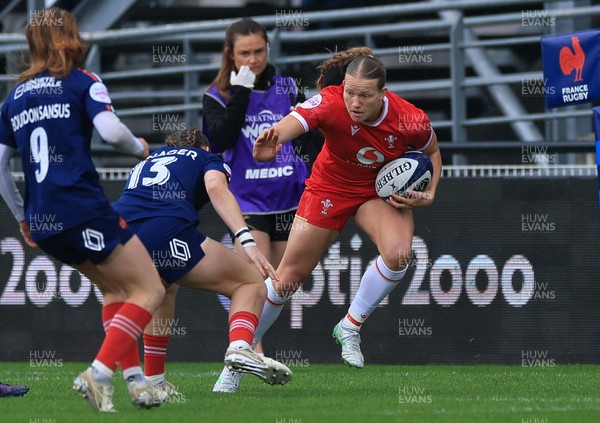120425 - France v Wales, Guinness Women’s Six Nations 2025 - Carys Cox of Wales holds off Marine Menager of France