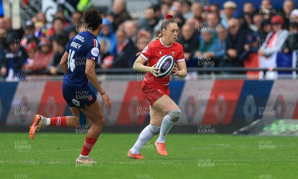 120425 - France v Wales, Guinness Women’s Six Nations 2025 - Hannah Jones of Wales