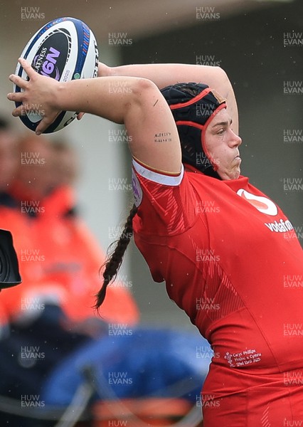 120425 - France v Wales, Guinness Women’s Six Nations 2025 - Carys Phillips of Wales