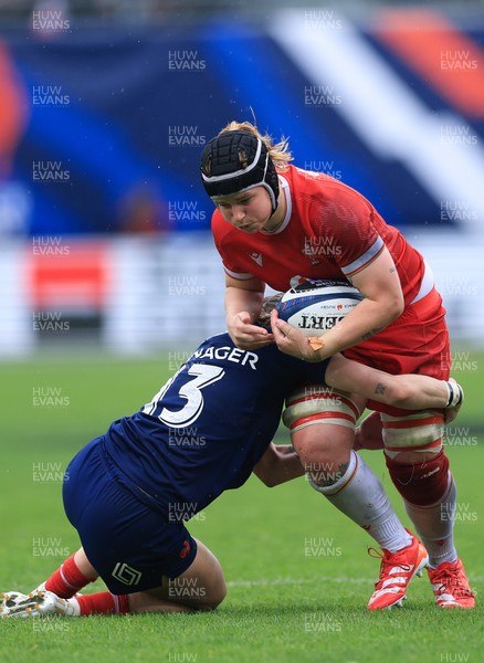 120425 - France v Wales, Guinness Women’s Six Nations 2025 - Bethan Lewis of Wales