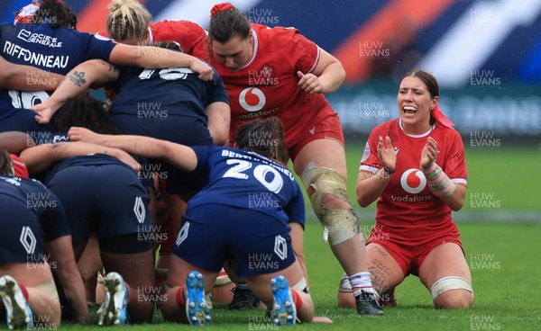 120425 - France v Wales, Guinness Women’s Six Nations 2025 - Georgia Evans of Wales