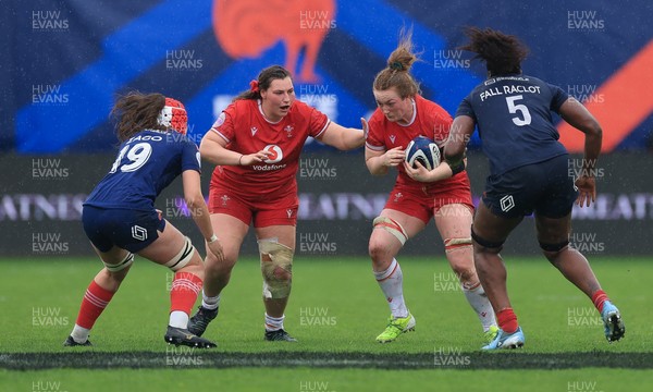 120425 - France v Wales, Guinness Women’s Six Nations 2025 - Abbie Fleming of Wales with Gwenllian Pyrs of Wales in support takes on Kiara Zago of France and Madouddou Fall-Raclot of France