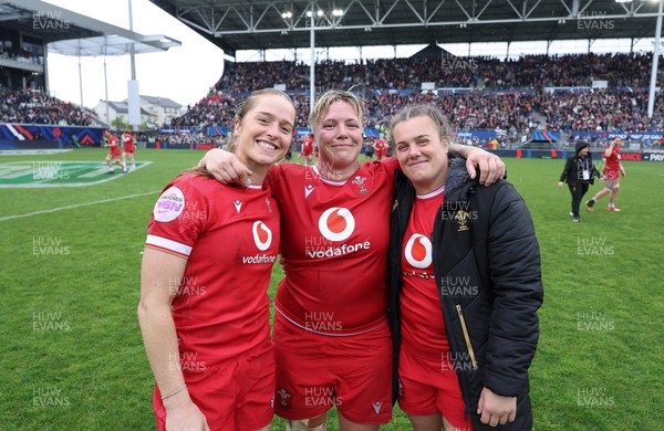 120425 - France v Wales, Guinness Women’s Six Nations 2025 - Lisa Neumann of Wales, Donna Rose of Wales and Carys Phillips of Wales at the end of the match