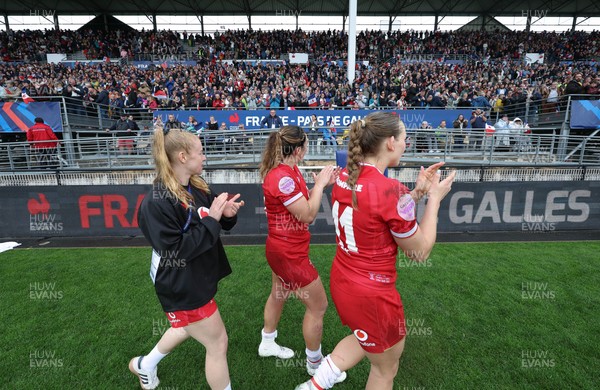120425 - France v Wales, Guinness Women’s Six Nations 2025 - Cath Richards, Carys Cox of Wales and Kayleigh Powell of Wales applaud the French supporters at the end of the match