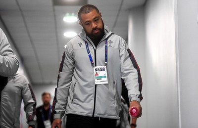 180323 - France v Wales - Guinness Six Nations - Taulupe Faletau of Wales arrives