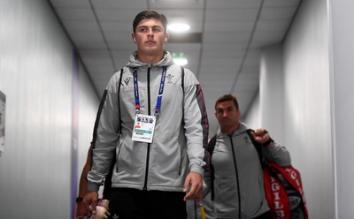 180323 - France v Wales - Guinness Six Nations - Louis Rees-Zammit of Wales arrives