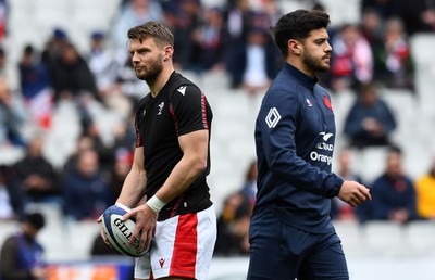 180323 - France v Wales - Guinness Six Nations - Dan Biggar of Wales and Romain Ntamack of France during the warm up