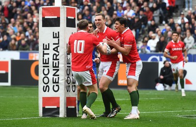 180323 - France v Wales - Guinness Six Nations - George North of Wales celebrates scoring a try with team mates