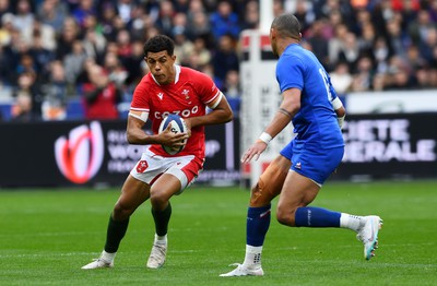 180323 - France v Wales - Guinness Six Nations - Rio Dyer of Wales looks for space