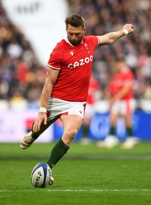 180323 - France v Wales - Guinness Six Nations - Dan Biggar of Wales kicks the conversion