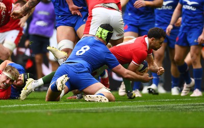 180323 - France v Wales - Guinness Six Nations - Tomos Williams of Wales scores a try