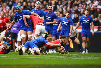 180323 - France v Wales - Guinness Six Nations - Tomos Williams of Wales scores a try