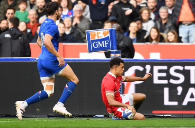 180323 - France v Wales - Guinness Six Nations - Rio Dyer of Wales scores a try