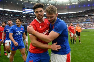 180323 - France v Wales - Guinness Six Nations - Romain Ntamack of France and Dan Biggar of Wales swap jerseys