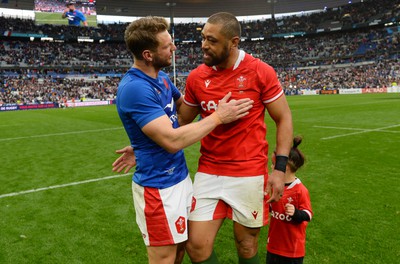 180323 - France v Wales - Guinness Six Nations - Dan Biggar of Wales and Taulupe Faletau at full time