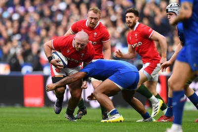 180323 - France v Wales - Guinness Six Nations - Dillon Lewis of Wales on the charge