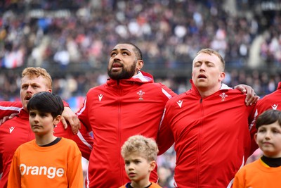 180323 - France v Wales - Guinness Six Nations - Taulupe Faletau and Tommy Reffell  of Wales during the anthems