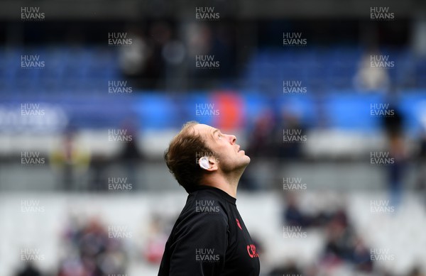 180323 - France v Wales - Guinness Six Nations - Alun Wyn Jones of Wales looks to the sky during the warm up