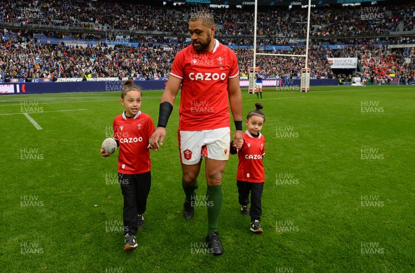 180323 - France v Wales - Guinness Six Nations - Taulupe Faletau of Wales on the field after the game with his children