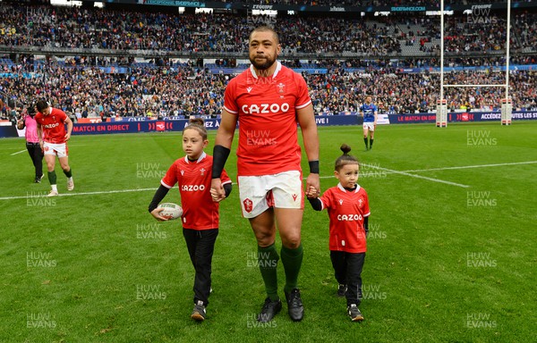 180323 - France v Wales - Guinness Six Nations - Taulupe Faletau of Wales on the field after the game with his children