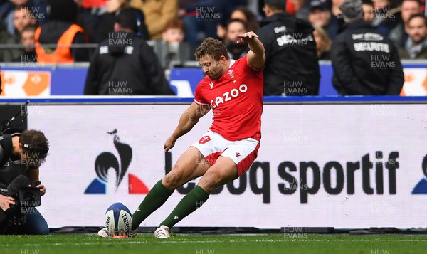 180323 - France v Wales - Guinness Six Nations - Leigh Halfpenny of Wales