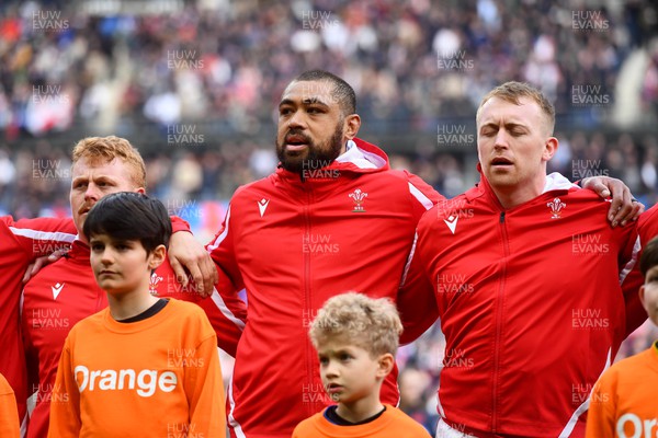 180323 - France v Wales - Guinness Six Nations - Taulupe Faletau and Tommy Reffell  of Wales during the anthems