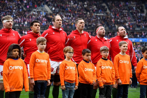 180323 - France v Wales - Guinness Six Nations - Aaron Wainwright, Rio Dyer, Alun Wyn Jones, George North, Wyn Jones and Ken Owens of Wales during the anthems