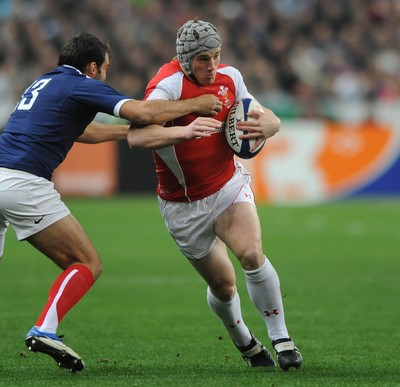 19.03.11 - France v Wales - RBS Six Nations 2011 - Jonathan Davies of Wales takes on David Marty of France. 