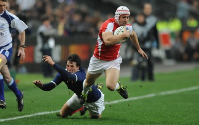 19.03.11 - France v Wales - RBS Six Nations 2011 - Leigh Halfpenny of Wales is tackled by Francois Trinh-Duc of France. 