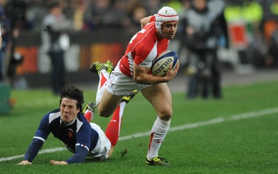 19.03.11 - France v Wales - RBS Six Nations 2011 - Leigh Halfpenny of Wales is tackled by Francois Trinh-Duc of France. 