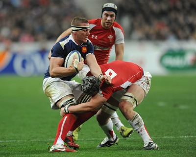 19.03.11 - France v Wales - RBS Six Nations 2011 - Imanol Harinordoquy of France is tackled by Dan Lydiate of Wales. 
