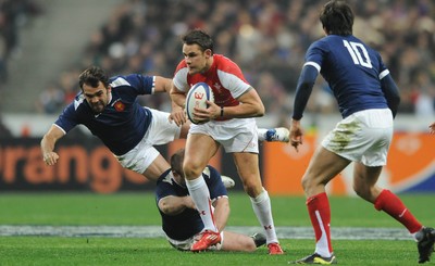 19.03.11 - France v Wales - RBS Six Nations 2011 - Lee Byrne of Wales breaks through the French defence. 
