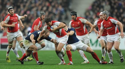 19.03.11 - France v Wales - RBS Six Nations 2011 - Jamie Roberts of Wales breaks through. 