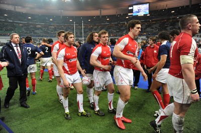 19.03.11 - France v Wales - RBS Six Nations 2011 - Wales players look dejected as they leave the field. 