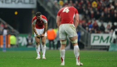 19.03.11 - France v Wales - RBS Six Nations 2011 - Jamie Roberts of Wales looks dejected. 