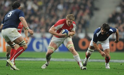 19.03.11 - France v Wales - RBS Six Nations 2011 - Bradley Davies of Wales makes a break. 
